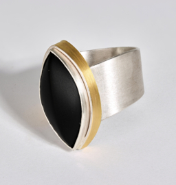 Manu Schmuck ring met onyx