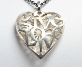 Marije Geurtsen silver pendant  'Give Love'