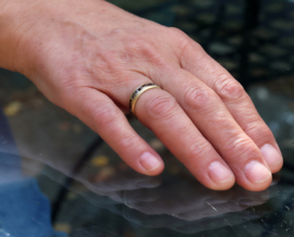 Meander ring klein bicolor goud