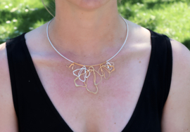 Deco Echo halsketting met open bloem vormen