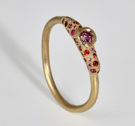 Dripping art ring met roze diamant en roze saffier (mini)