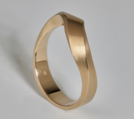 Cardillac ring "the swing"