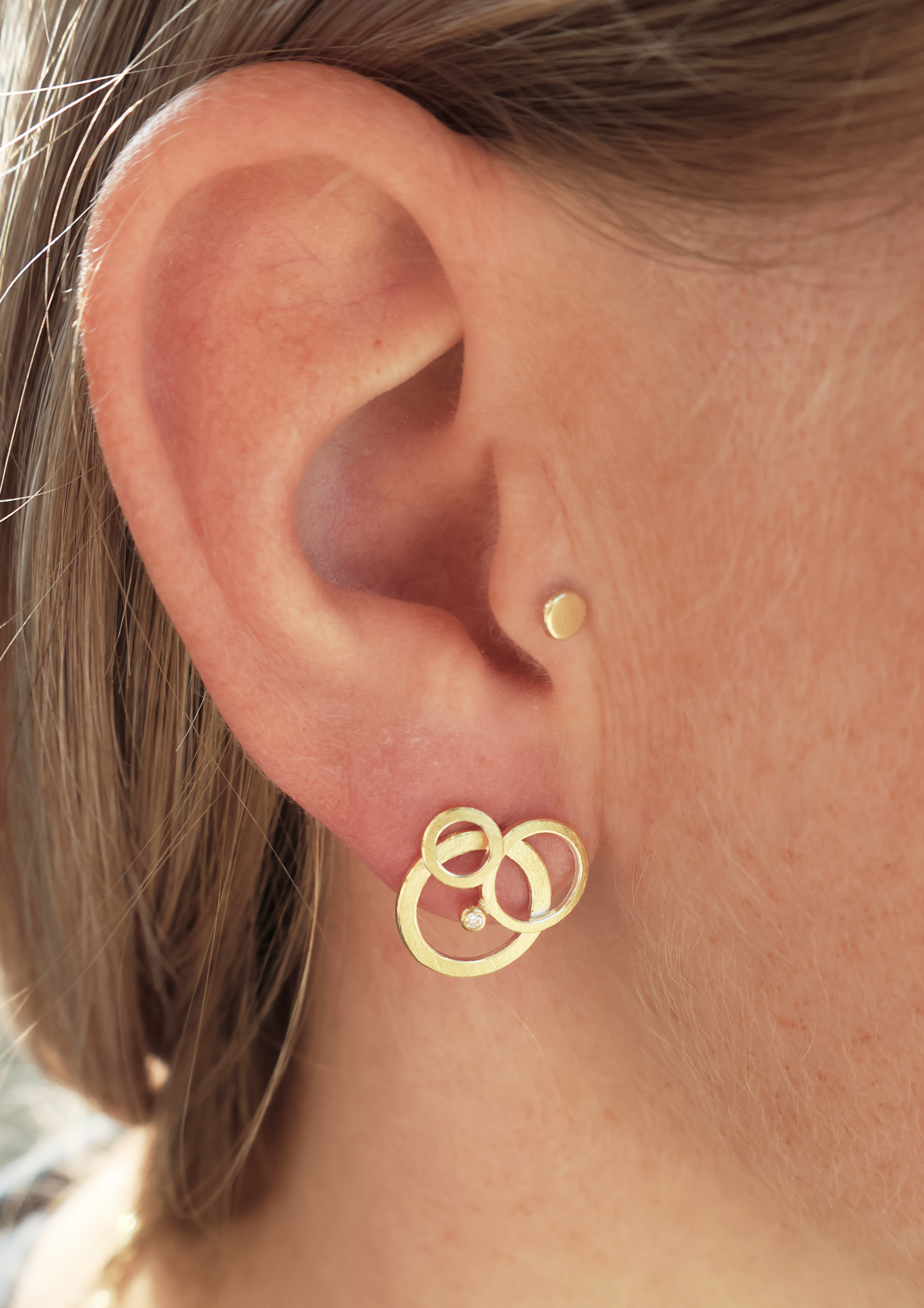 Manu schmuck met 3 cirkels en diamant