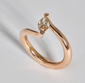 Slagring van roodgoud met markies diamant