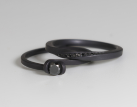 Oliver Schmidt zwart stalen solitaire ring