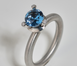 Swivel Ting Trias mittel blau