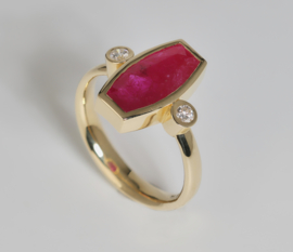 Goldline vintage ring met robijn