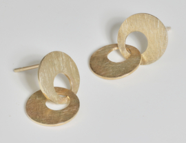 Geelgouden ringen in elkaar