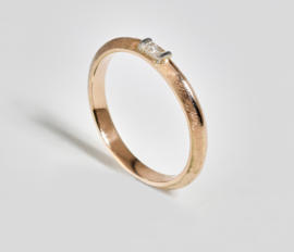 Smalle ring met baguette diamant
