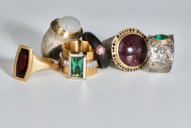 Cleopatra ring met robijn en zwarte diamanten