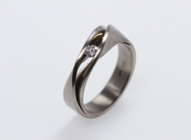 Vincent van Hees ring, Oni II witgoud met diamant
