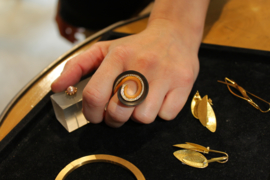 Schreiber gouden ring met hout