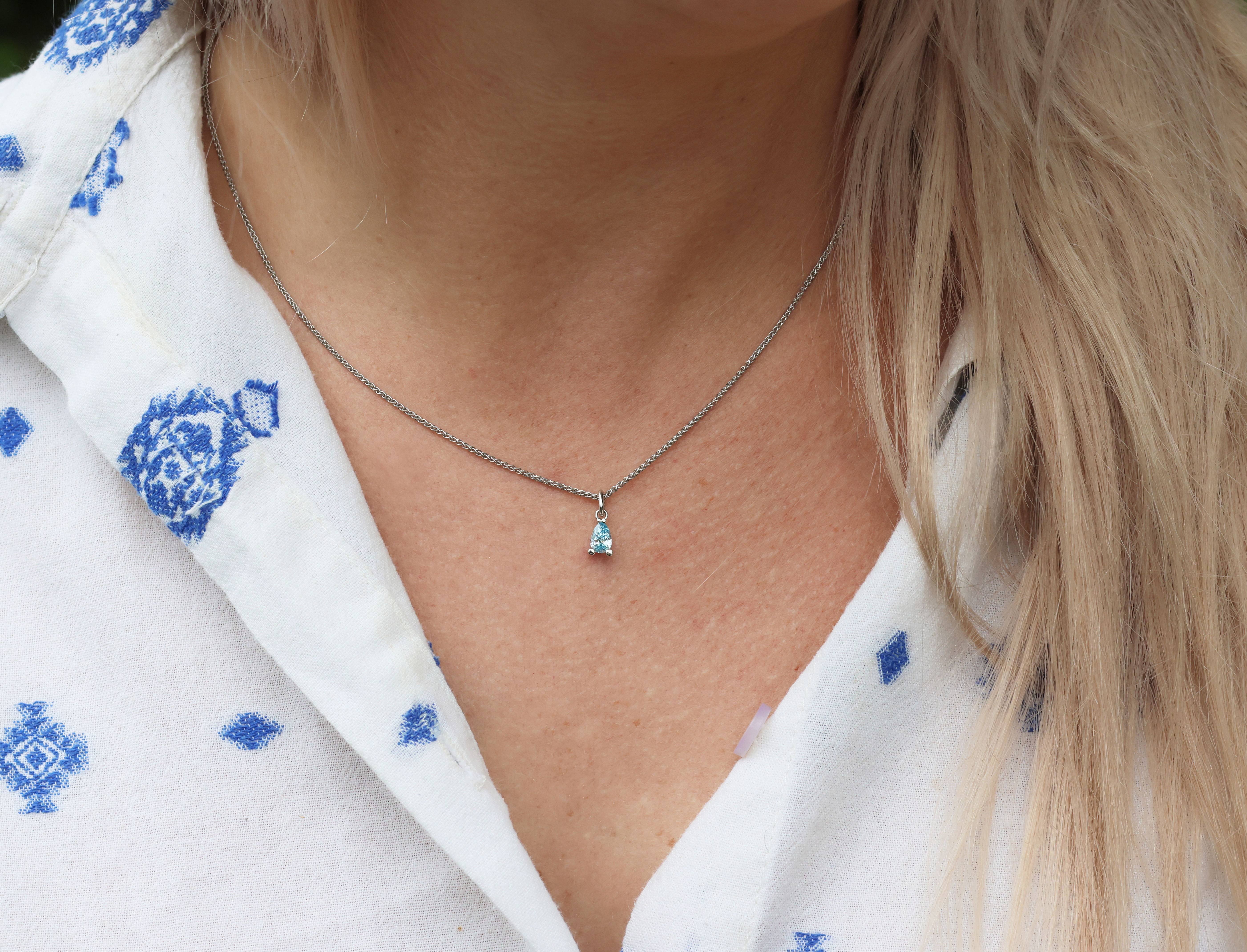 Platina hanger ijs blauwe peer diamant