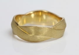 Maier und Beck geflochtener Ring im Gold