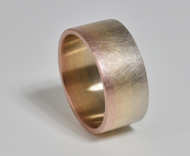 Ring mit 5 färbe Gold