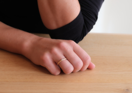Smalle ring met baguette diamant