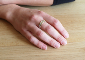 Ute Strothotte ring wikkel met diamanten