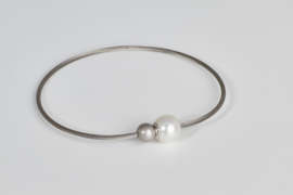 Eva Strepp stalen armband met witte parel