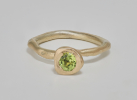 Dripping art ring mit Peridot