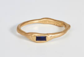 Dripping art ring with little baquette sapphire  ( mini )