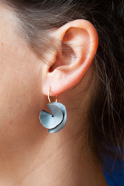 Deco Echo zwarte vouw oorbellen (smal)
