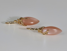 Medusa oorbellen met peach moonstone