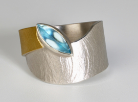 Manu Schmuck ring met Swiss blue topaas (licht blauw)