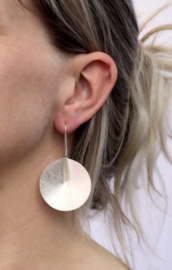 Lindedau zilveren vouw oorbellen