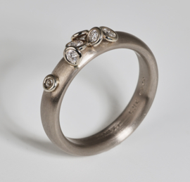 Lotusring mit diamanten