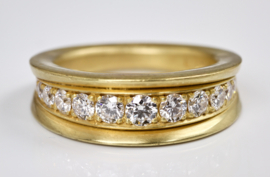 Gelbgoldener Ring, mit Diamanten
