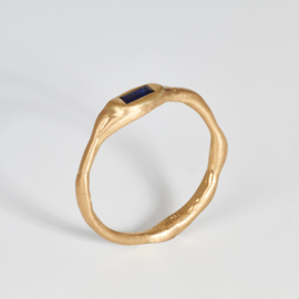 Dripping art ring with little baquette sapphire  ( mini )