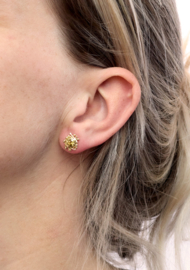 Medusa geelgoud met groen/gele saffier