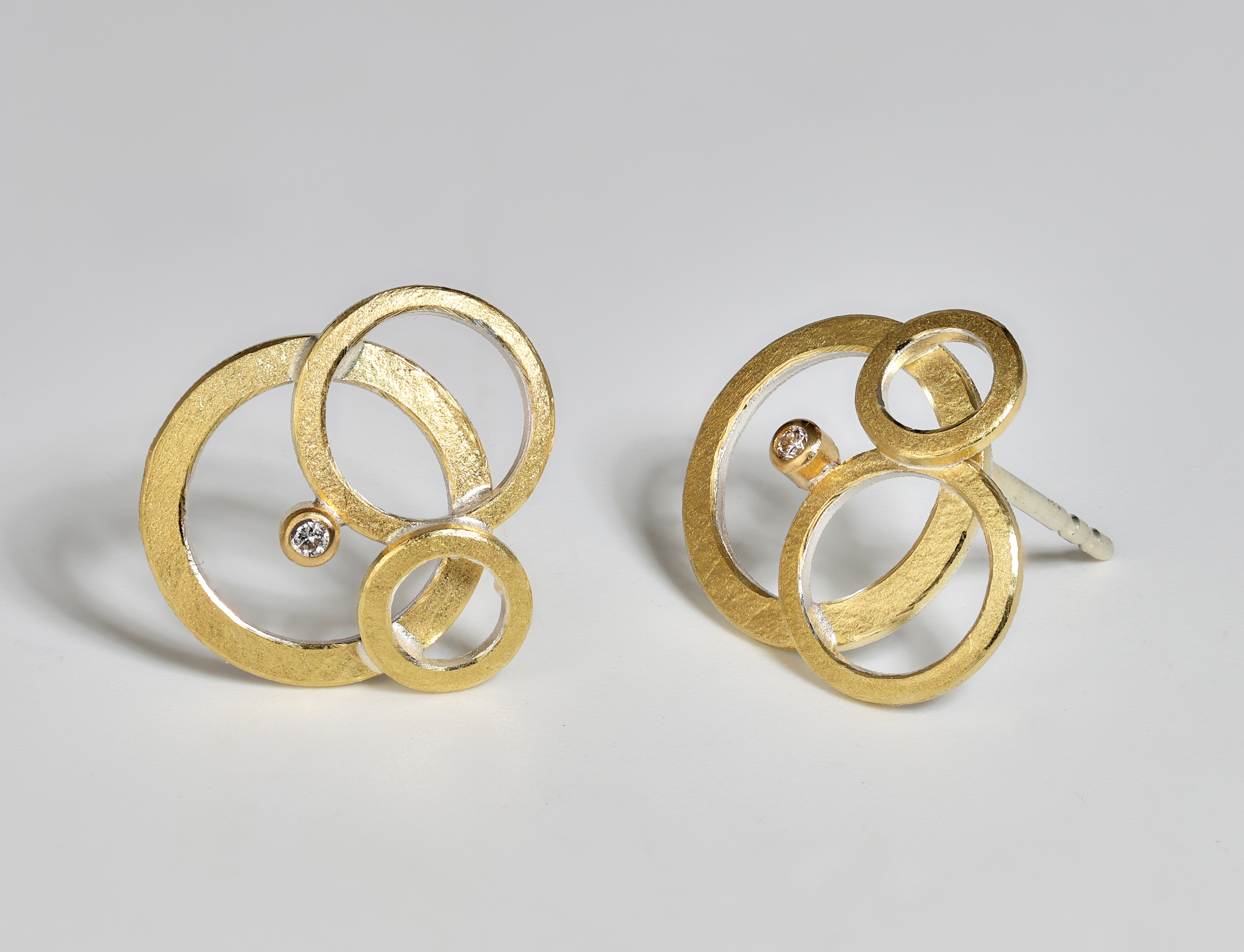 Manu schmuck met 3 cirkels en diamant