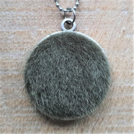 Fluffy Vacht Ketting/Bedel Armygroen [2893]