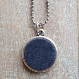 Donkerblauw Suede Bedel/Ketting Medium  [2998]