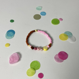 Armbandje Sunrise - met naam - pastel roze/ bruin | FeelGood Armcandy