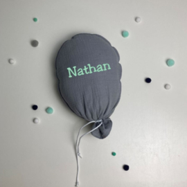 Verjaardag ballon | Grijs | ballon van Shuuske bedrukt met naam