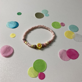 Armbandje met naam en bloemetje- Geel/Roze | FeelGood Armcandy