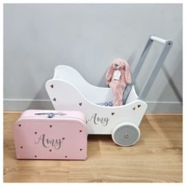 Voordeelpakket | Witte Poppenwagen, Koffertje met naam en Happy Horse Knuffel | All over love