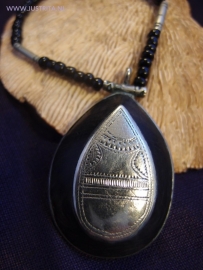 T 46 Zilver met ebbenhouten Amulet / Zilver with ebony Amulet