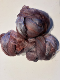 Shawl pakket margilan nummer 8 oud rosé blauw  tinten: 2,5 meter zelfgeverfde wol met 50% zijde en 250x 45 cm margilan zijde