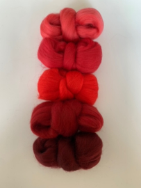Merinowol kleur set: Rood 5 x  ongeveer 10 gram merinowol 20-21 micron Kleur nrs. 109-121-148-153-154