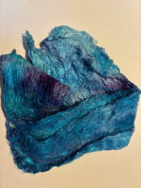 Moerbei zijde lap zelfgeverfd, turquoise paars  tinten,  nummer 7 per 10 gram