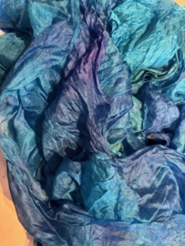 Gaas zijde uit Oezbekistan zijde , zelf geverfd,  turquoise tinten t nummer 19 (kwaliteit tussen chiffon en ponge) 90 breed prijs per 50 cm