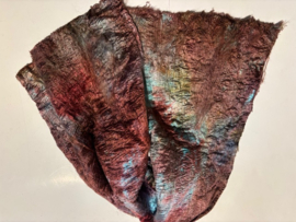 Moerbei zijde lap zelfgeverfd, bordeaux tinten ,  nummer 31 per 10 gram