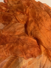 Margilan / gaas kant zijde / Oezbekistan zijde, nummer 26 oranje tinten zelf geverfd 90 breed per 50 cm