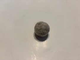Vilten ballen licht grijs, natuur 2,2 cm