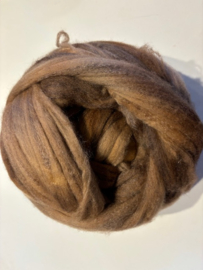 Zelf geverfde merinowol met zijde, nummer 33 mauve tinten, per 50 gram