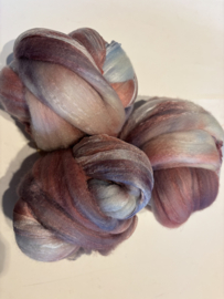 Shawl pakket margilan nummer 13 hemels blauw lila rosé tinten: 2,5 meter zelfgeverfde wol met 50% zijde, 250x 45 cm margilan zijde