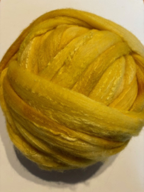 Zelf geverfde merinowol met zijde, nummer 14 geel tinten , per 60 gram
